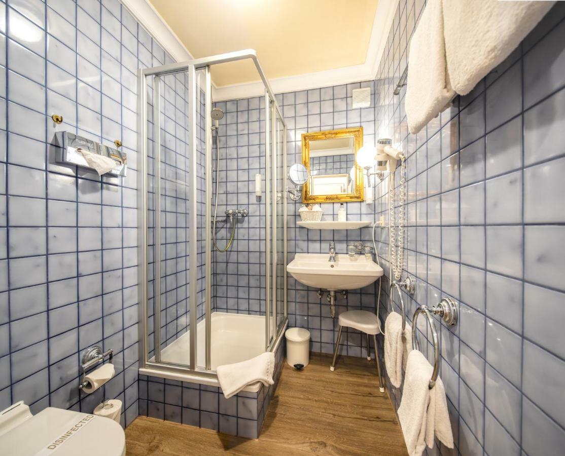 Simones Hotel Fuerstenhof Landshut Exteriör bild